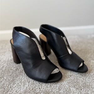 Gibson Latimer Leather Cutout Open Toe Sandal